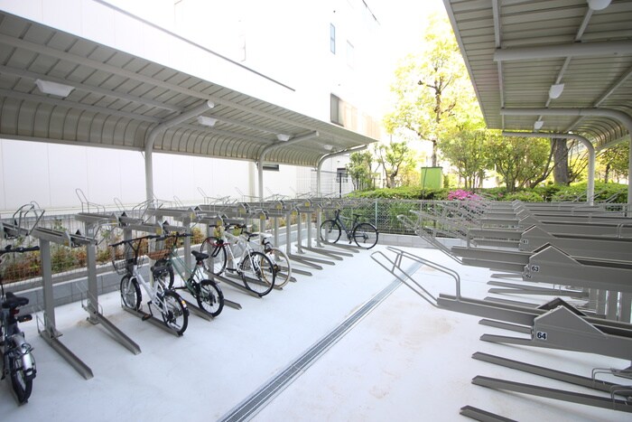 クローバー・メゾン服部の物件外観写真