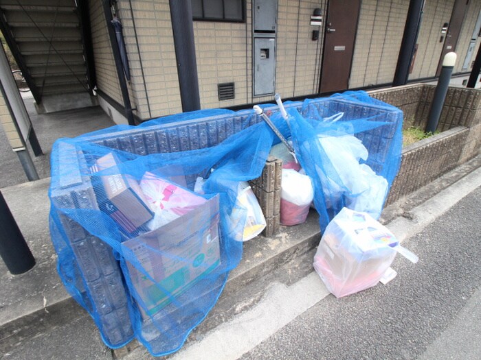 ルミエール鶯の森の物件外観写真