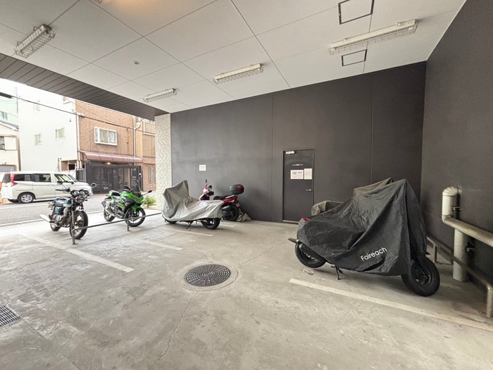 ﾚｼﾞｭｰﾙｱｯｼｭｳｴｽﾄﾚｼﾞｽの物件外観写真