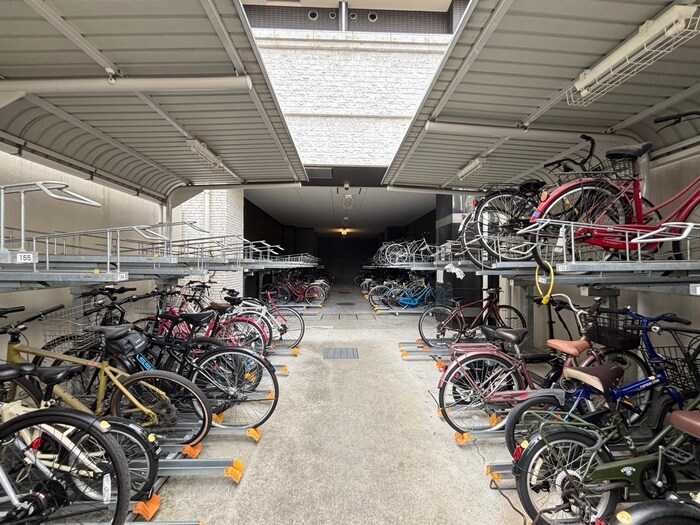 ﾚｼﾞｭｰﾙｱｯｼｭｳｴｽﾄﾚｼﾞｽの物件外観写真