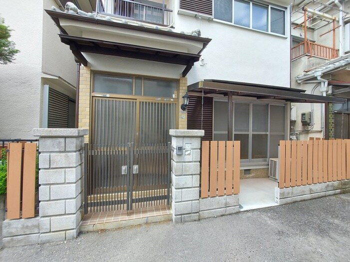 富田丘町テラスハウスの物件外観写真