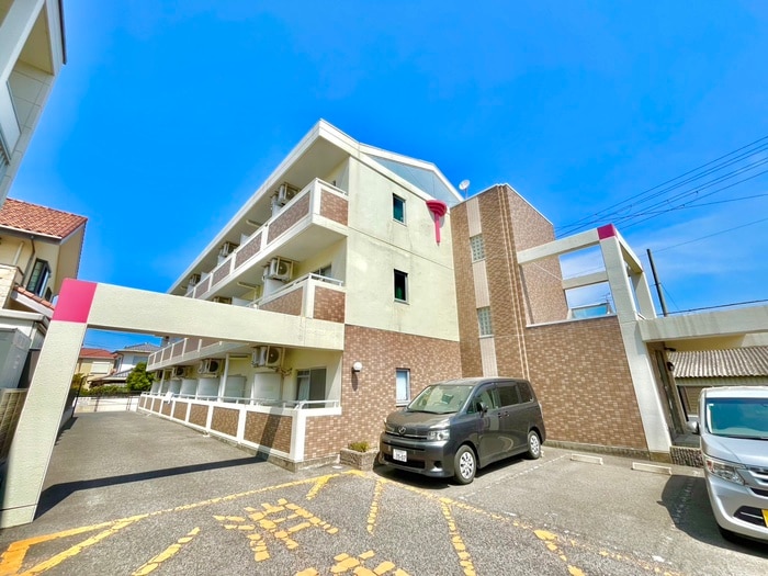 リュミエ－ル貝塚の物件外観写真