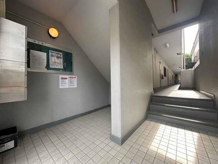 サンハイツ沢良宜西の物件外観写真