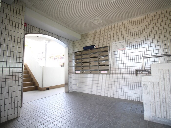 光ミノオパレスの物件外観写真