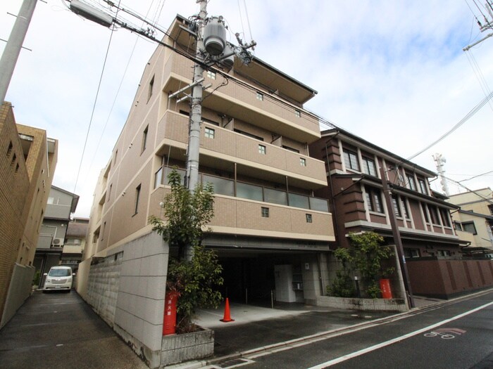 Raffine御所西の物件外観写真