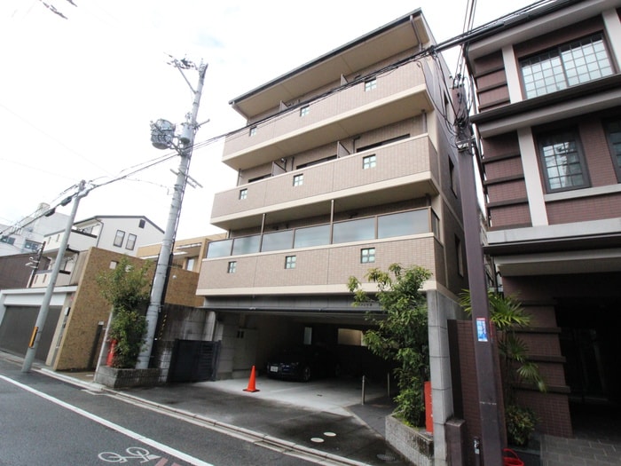 Raffine御所西の物件外観写真