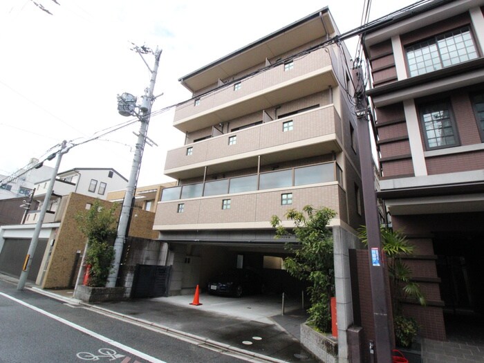 Raffine御所西の物件外観写真