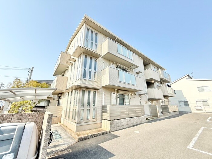 ロータスの物件外観写真