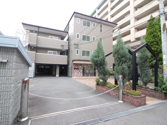 ペニ－レインＡ棟の物件外観写真