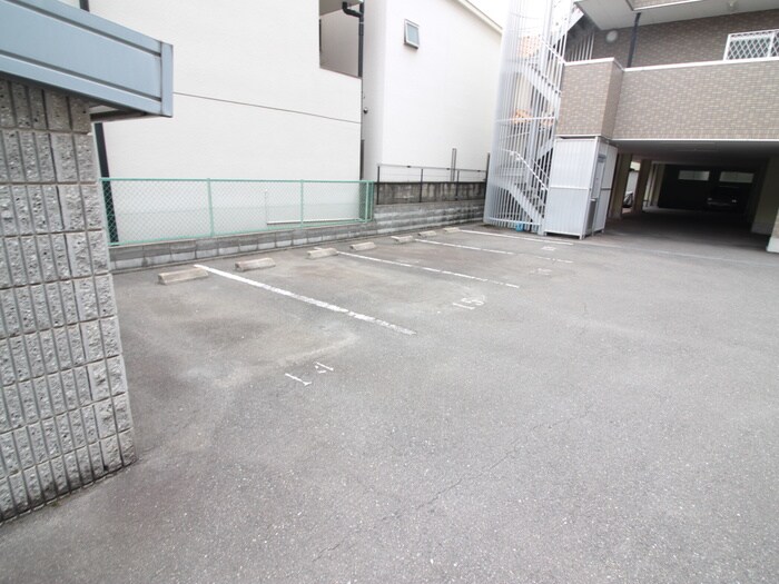 ペニ－レインＡ棟の物件外観写真