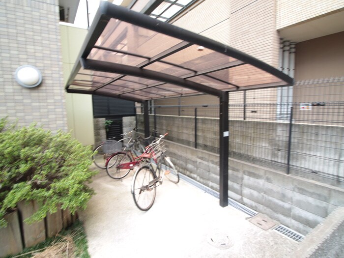 ペニ－レインＡ棟の物件外観写真