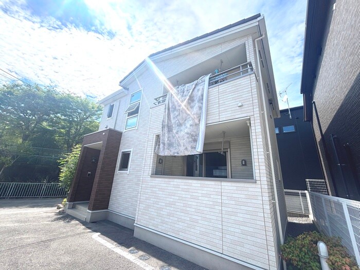 レヴール松ヶ丘の物件外観写真