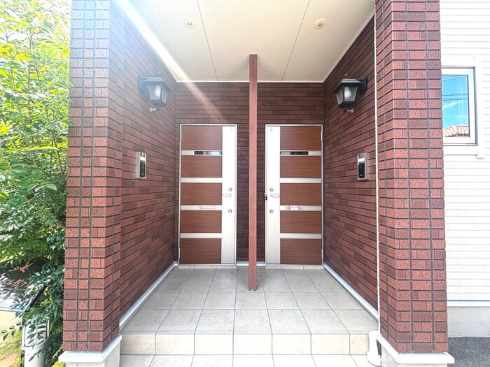 レヴール松ヶ丘の物件外観写真