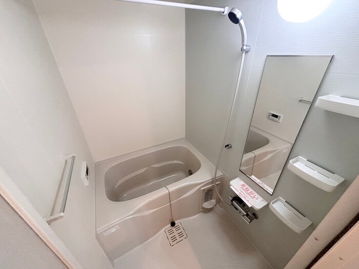 レヴール松ヶ丘の物件内観写真