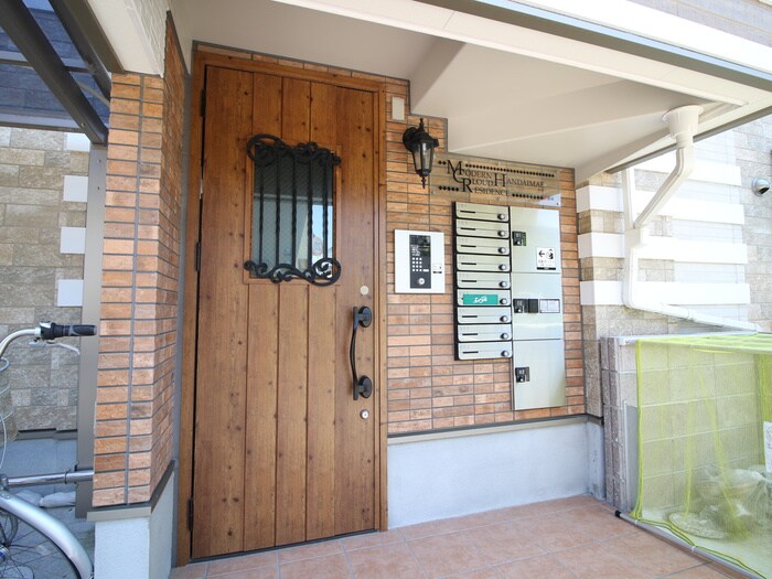 ﾓﾀﾞﾝ・ｸﾗｳﾄﾞﾚｼﾞﾃﾞﾝｽ阪大前の物件外観写真