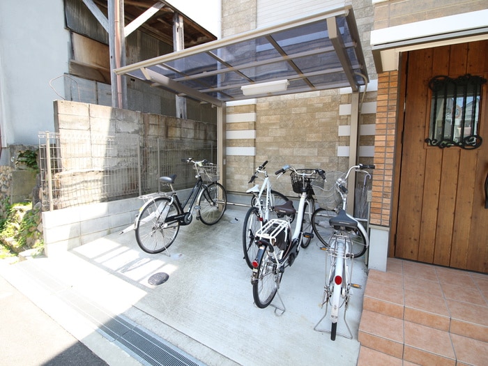 ﾓﾀﾞﾝ・ｸﾗｳﾄﾞﾚｼﾞﾃﾞﾝｽ阪大前の物件外観写真