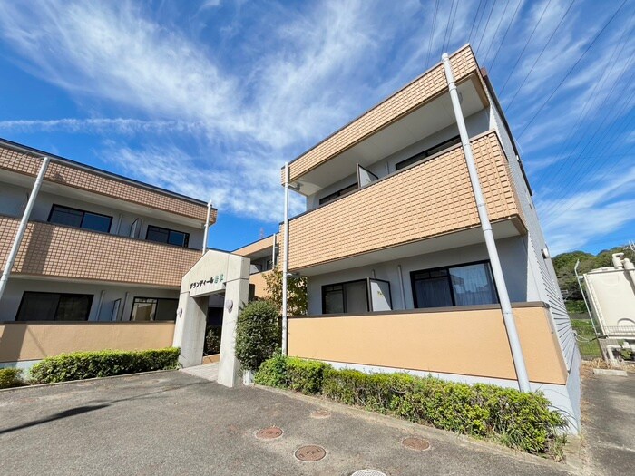 グランディール若草の物件外観写真