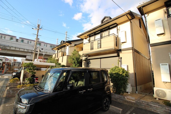 ア－クＡ棟の物件外観写真