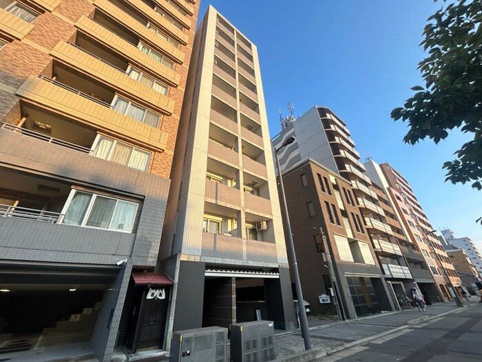 フェミネンス御所西（３０１）の物件外観写真