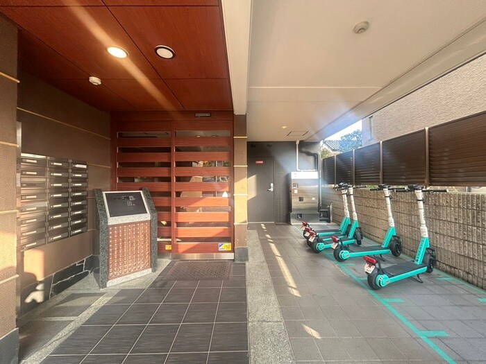 フェミネンス御所西（３０１）の物件外観写真