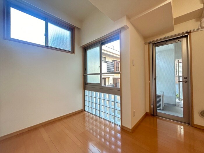 フェミネンス御所西（３０１）の物件内観写真