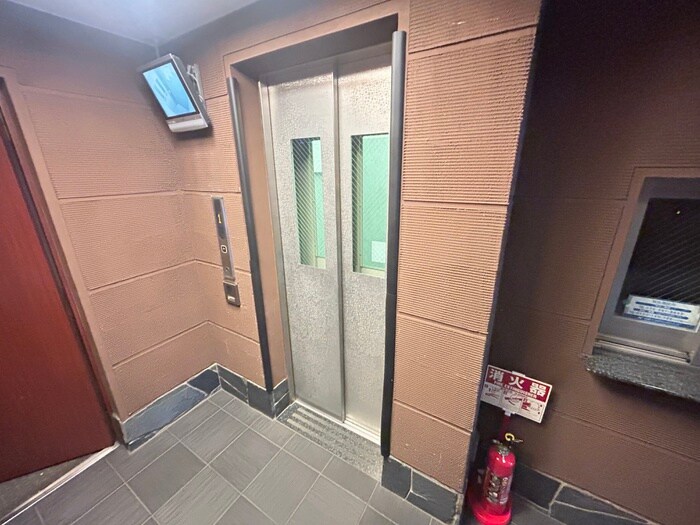 フェミネンス御所西（３０１）の物件外観写真