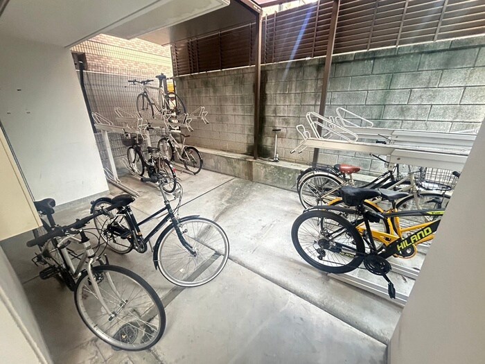 フェミネンス御所西（３０１）の物件外観写真