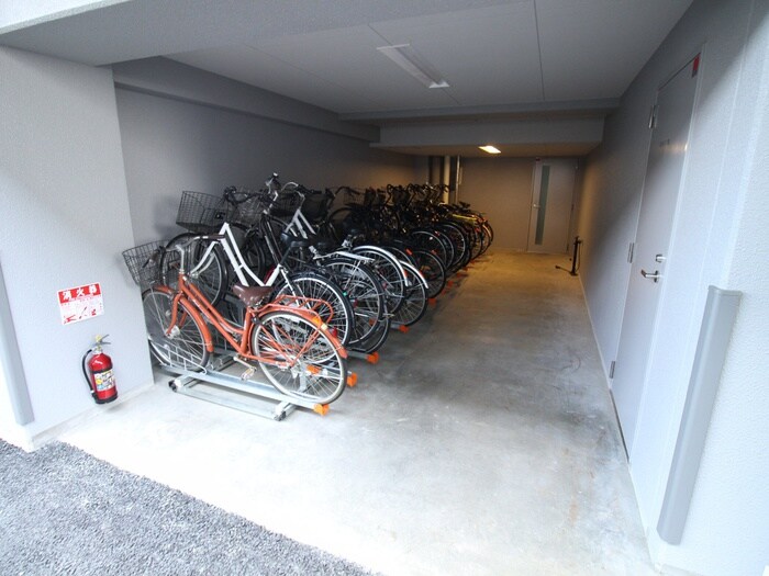 ｴｽﾘｰﾄﾞ京都梅小路ｱｳﾞｪﾆﾃ(101)の物件外観写真