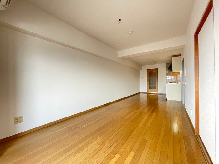 ｲﾝﾍﾟﾘｱﾙﾊﾟﾚｽ ﾘﾊﾞ-ｻｲﾄﾞの物件内観写真