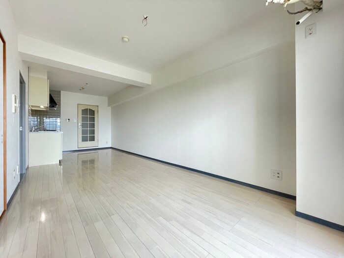 ｲﾝﾍﾟﾘｱﾙﾊﾟﾚｽ ﾘﾊﾞ-ｻｲﾄﾞの物件内観写真