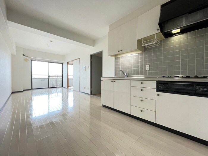 ｲﾝﾍﾟﾘｱﾙﾊﾟﾚｽ ﾘﾊﾞ-ｻｲﾄﾞの物件内観写真