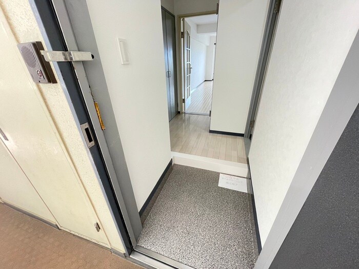 ｲﾝﾍﾟﾘｱﾙﾊﾟﾚｽ ﾘﾊﾞ-ｻｲﾄﾞの物件内観写真