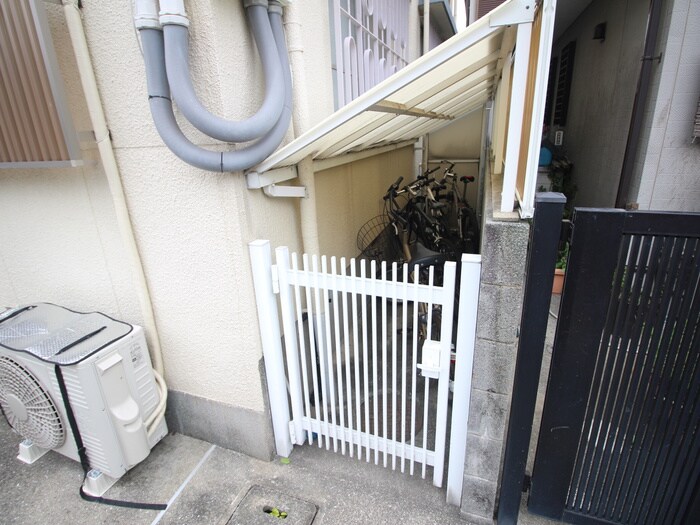 マンション芦屋の里の物件外観写真