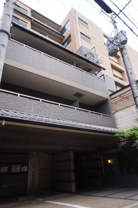 グランレブリー室町六角の物件外観写真