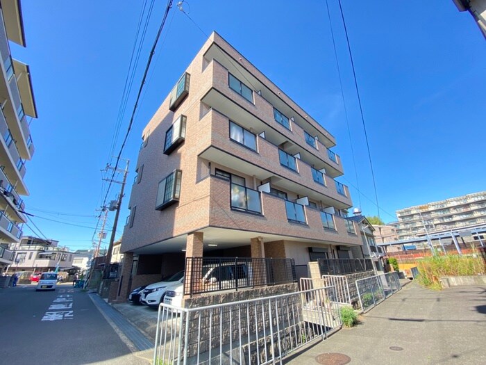 ラ　フェリーチｴの物件外観写真