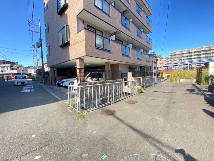 ラ　フェリーチｴの物件外観写真