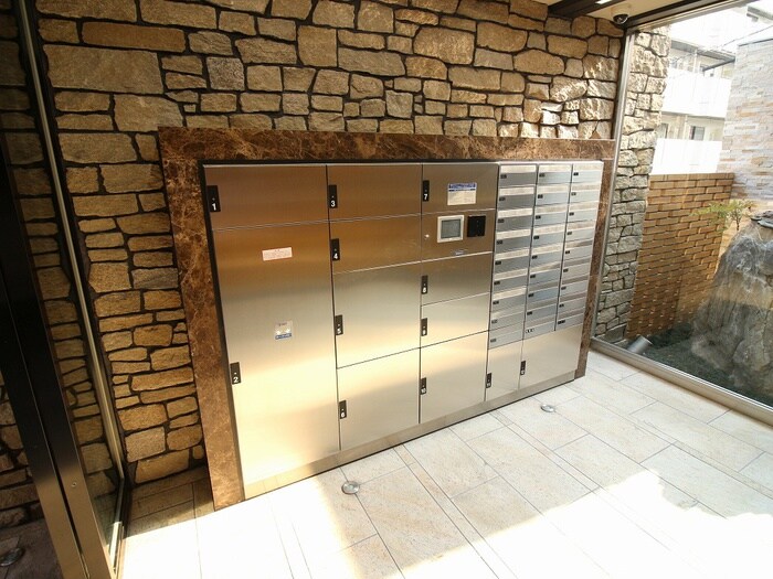 LUXE　ROCK　GARDEN服部本町の物件外観写真