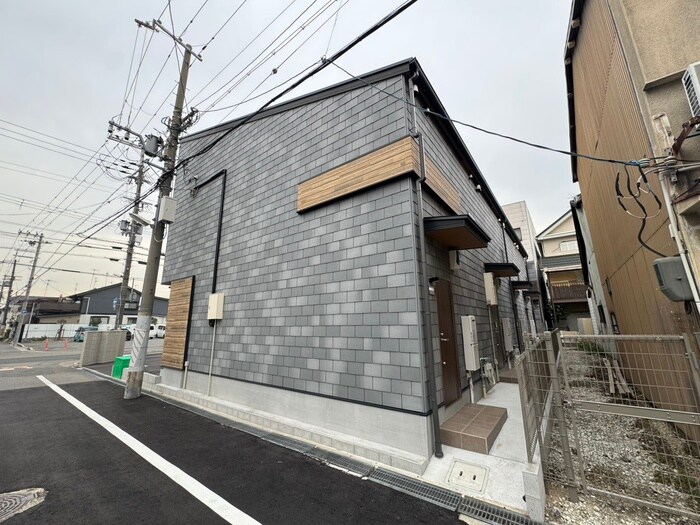 Ｔ‘ｓ ＢＡＳＥ 西難波の物件外観写真