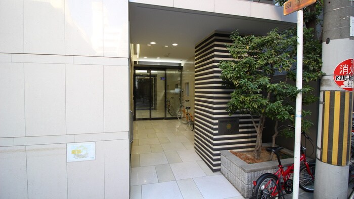 オリエンタル靱本町の物件外観写真