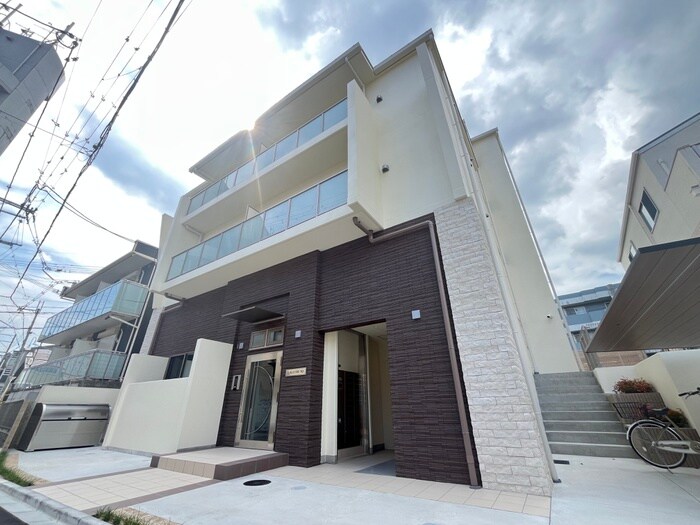 ラ・リュールＭＪの物件外観写真