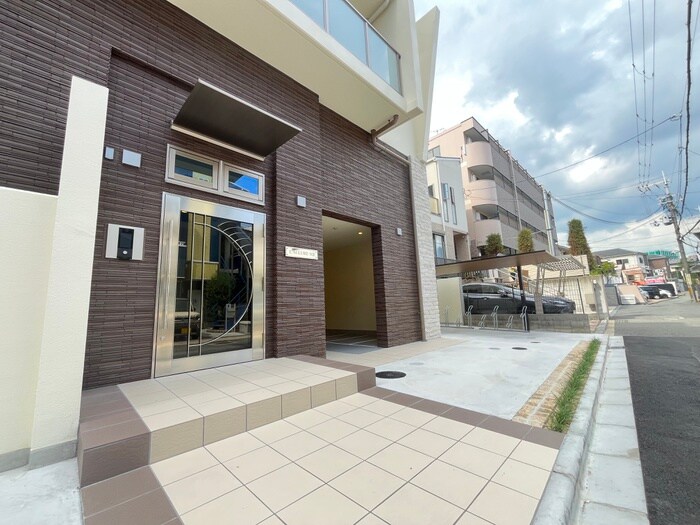 ラ・リュールＭＪの物件外観写真