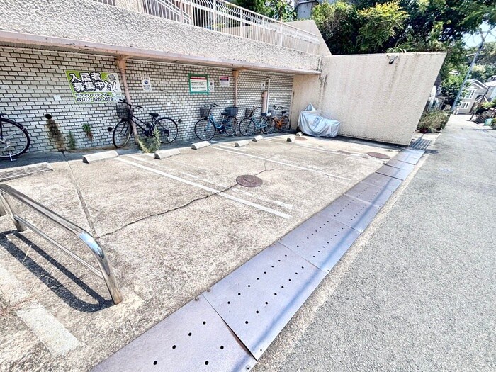 シャルル香里園（202）の物件外観写真