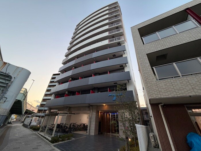 セレニテ神戸プリエの物件外観写真