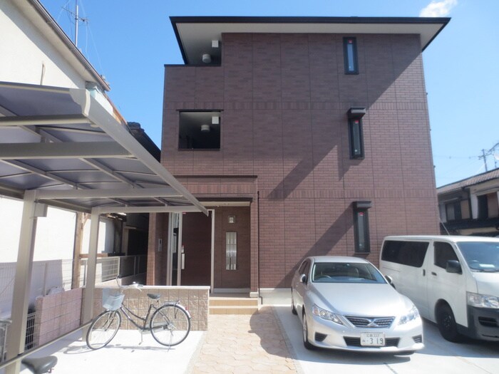 グランシャリオⅢの物件外観写真