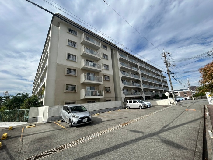 ｶﾈﾎﾞｳ三ツ池台ﾏﾝｼｮﾝ(301)の物件外観写真