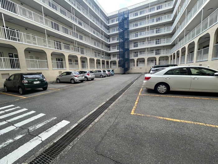 ｶﾈﾎﾞｳ三ツ池台ﾏﾝｼｮﾝ(301)の物件外観写真