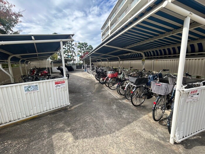 ｶﾈﾎﾞｳ三ツ池台ﾏﾝｼｮﾝ(301)の物件外観写真