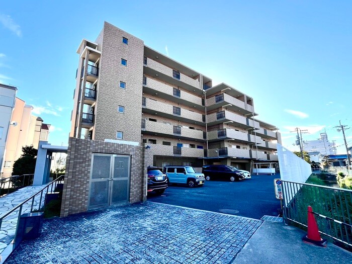 ソレアード鶴見の物件外観写真