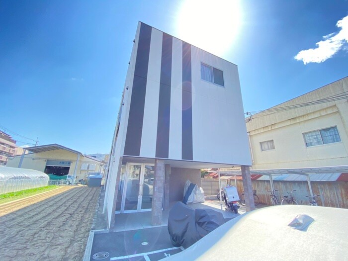 ラガーパレス花園の物件外観写真