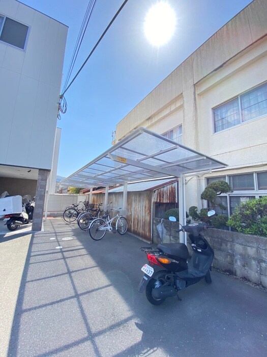 ラガーパレス花園の物件外観写真